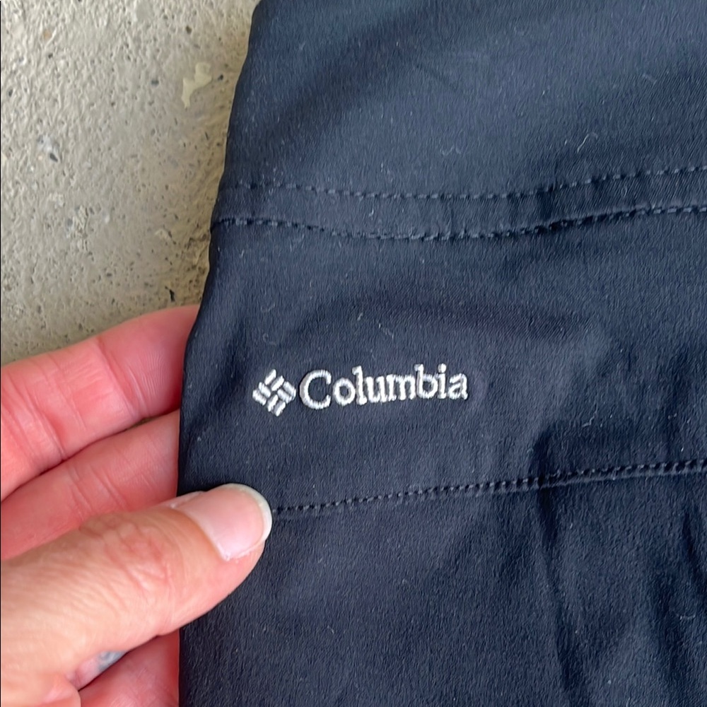 Like new Columbia Black Athletic capris Classic Fit - Picture 11 of 13
